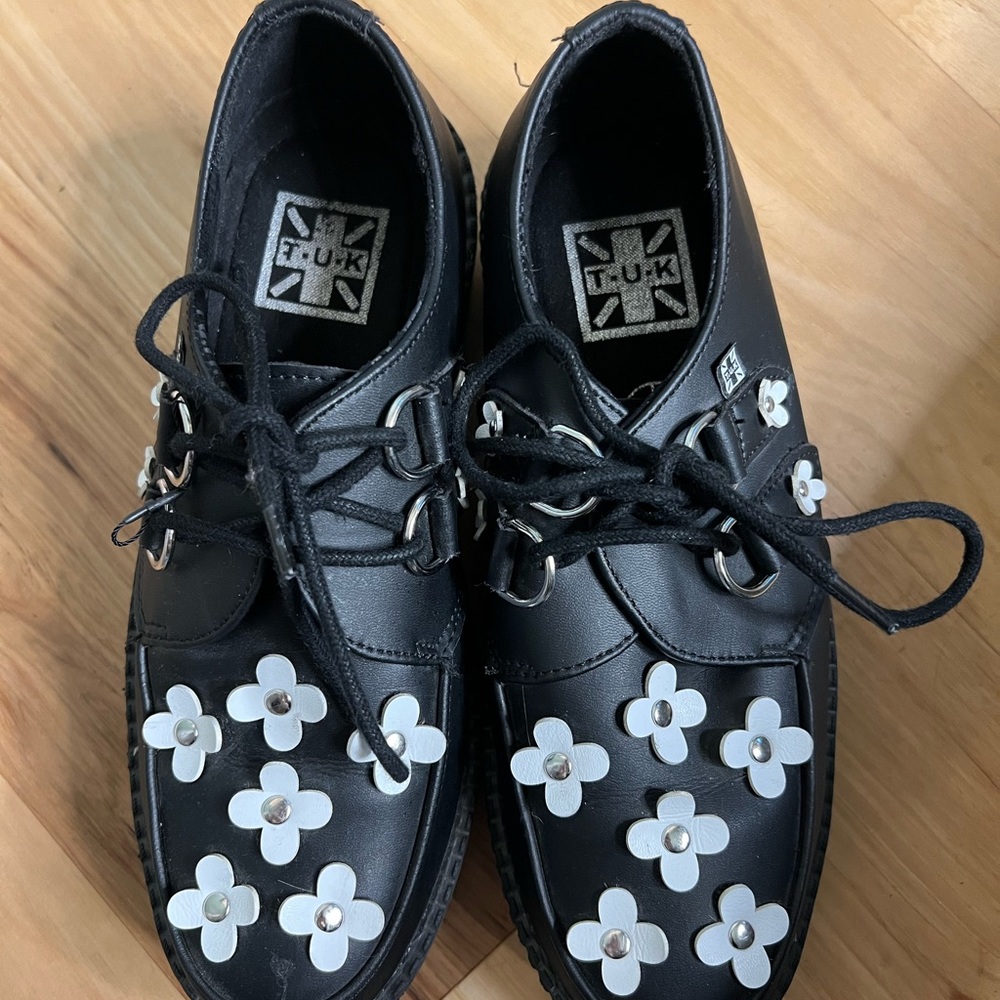 TUK flower viva mondo creepers